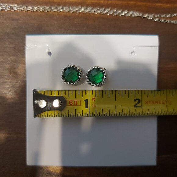 Effy Silver toned Necklace w/ Faux Emarald Round Pendant & Matching Earrings - Picture 4 of 6